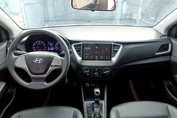 Used Hyundai Verna RV 2017 1.4L Automatic Cool Edition GLS China V Emission Standard Center Console