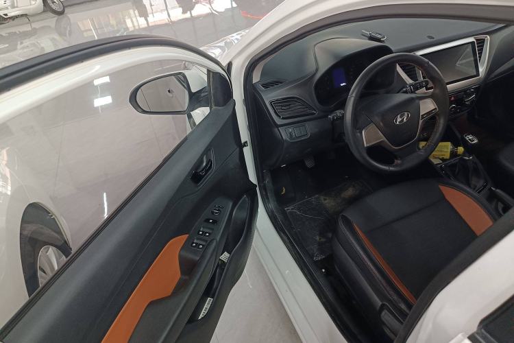 Used Hyundai Verna RV 2017 1.4L Manual Cool Edition GLS China V Emission Standard Driver Seat