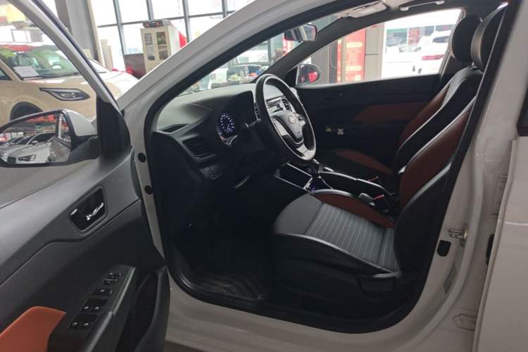 Used Hyundai Verna RV 2017 1.4L Automatic Sport Version National Emission Standard V Driver Seat