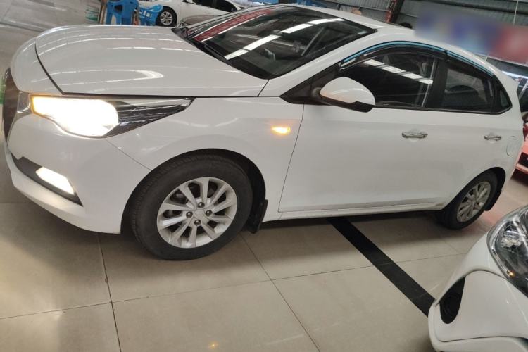Used Hyundai Verna RV 2017 1.4L Automatic Sport Version National Emission Standard V Exterior 3