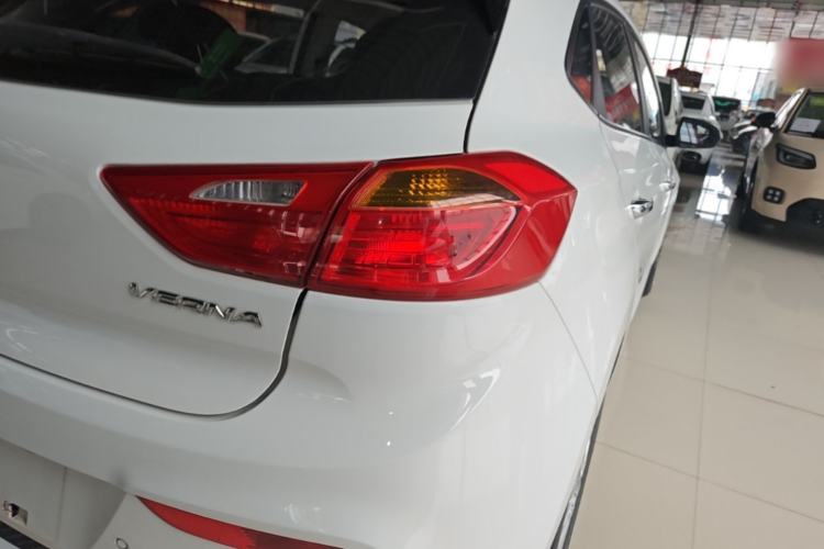 Used Hyundai Verna RV 2017 1.4L Automatic Sport Version National Emission Standard V Exterior 3