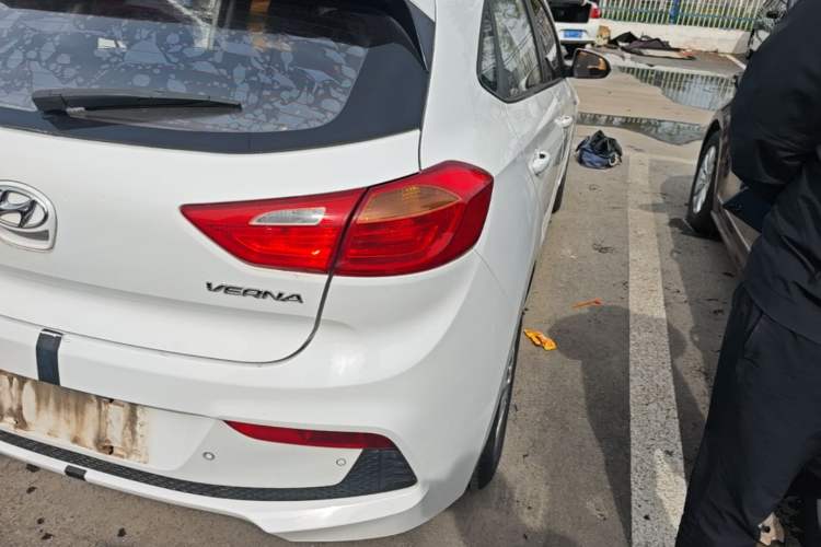 Used Hyundai Verna RV 2017 1.4L Manual Cool Edition GLS China V Emission Standard Exterior 3