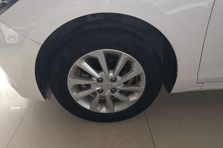 Used Hyundai Verna RV 2017 1.4L Automatic Sport Version National Emission Standard V Exterior 4