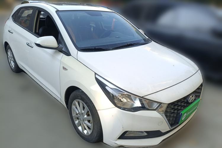 Used Hyundai Verna RV 2017 1.4L Automatic Sport Version National Emission Standard V Front Right 45 Deg