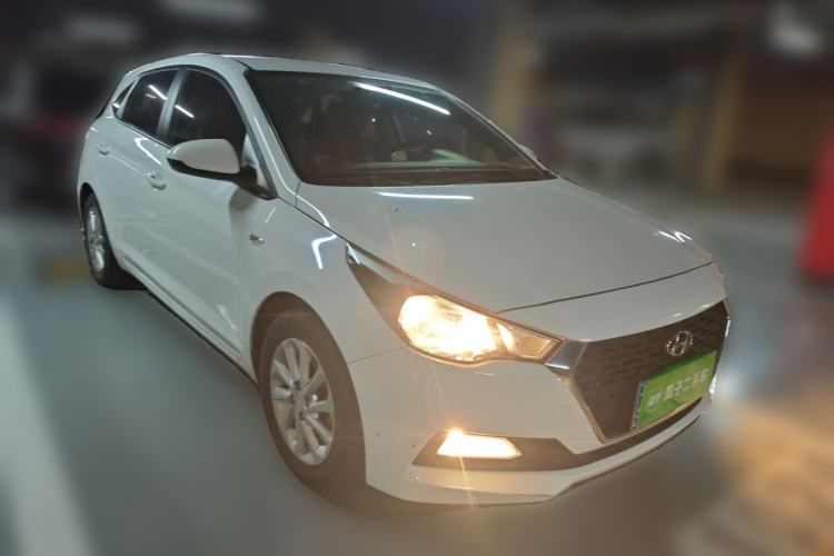 Used Hyundai Verna RV 2017 1.4L Automatic Cool Edition GLS China V Emission Standard Front Right 45 Deg