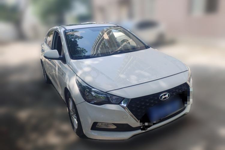 Used Hyundai Verna RV 2017 1.4L Automatic Sport Version National Emission Standard V Front Right 45 Deg