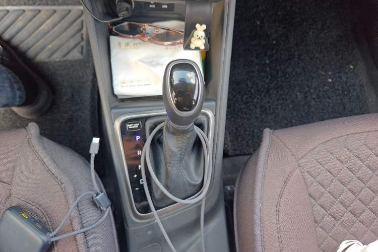 Used Hyundai Verna RV 2017 1.4L Automatic Cool Edition GLS China V Emission Standard Gear Lever