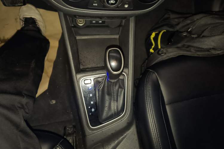 Used Hyundai Verna RV 2017 1.4L Automatic Cool Edition GLS China V Emission Standard Gear Lever