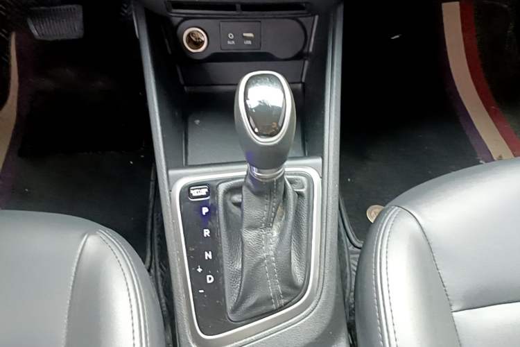 Used Hyundai Verna RV 2017 1.4L Automatic Cool Edition GLS China V Emission Standard Gear Lever