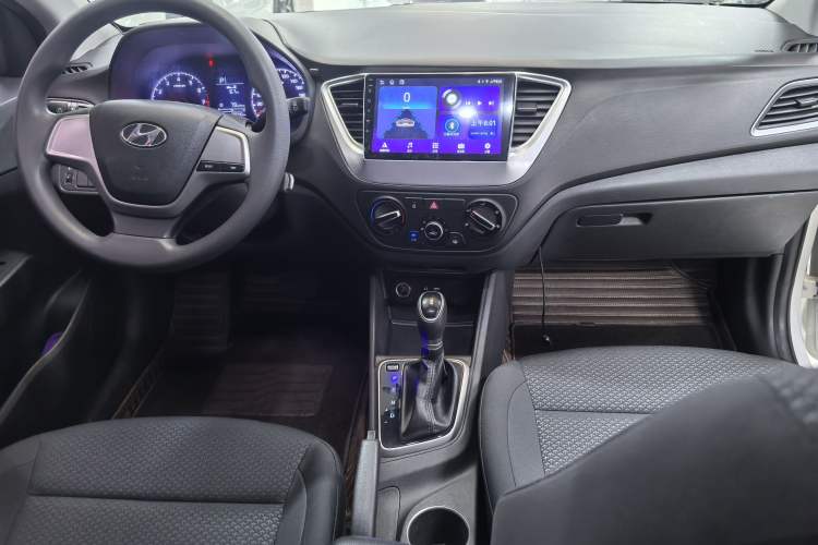Used Hyundai Verna RV 2017 1.4L Automatic Cool Edition GLS China V Emission Standard Interior 1