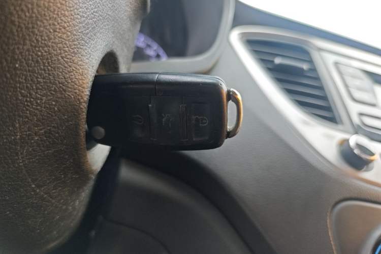 Used Hyundai Verna RV 2017 1.4L Manual Cool Edition GLS China V Emission Standard Interior 1