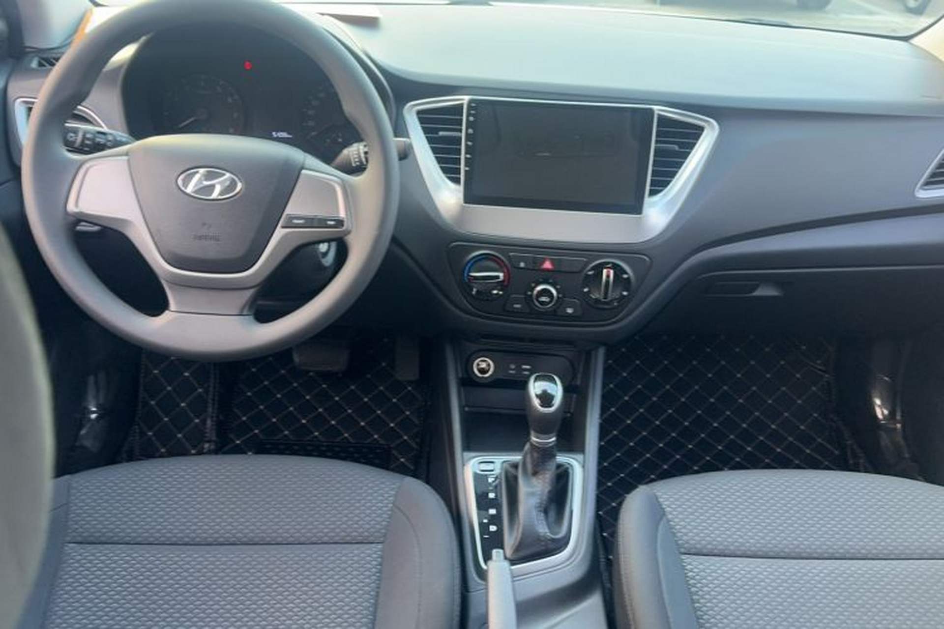 Used Hyundai Verna RV 2017 1.4L Automatic Cool Edition GLS China V Emission Standard Interior 2