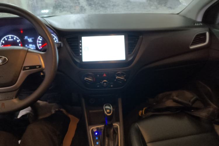 Used Hyundai Verna RV 2017 1.4L Automatic Cool Edition GLS China V Emission Standard Interior 2