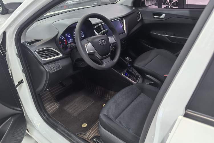 Used Hyundai Verna RV 2017 1.4L Automatic Cool Edition GLS China V Emission Standard Interior 2