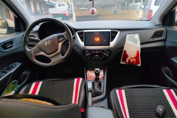 Used Hyundai Verna RV 2017 1.4L Automatic Sport Version National Emission Standard V Interior 2