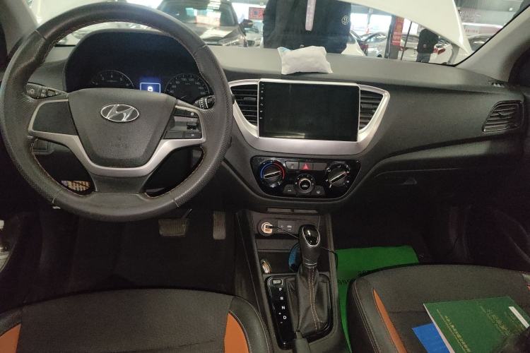 Used Hyundai Verna RV 2017 1.4L Automatic Sport Version National Emission Standard V Interior 2