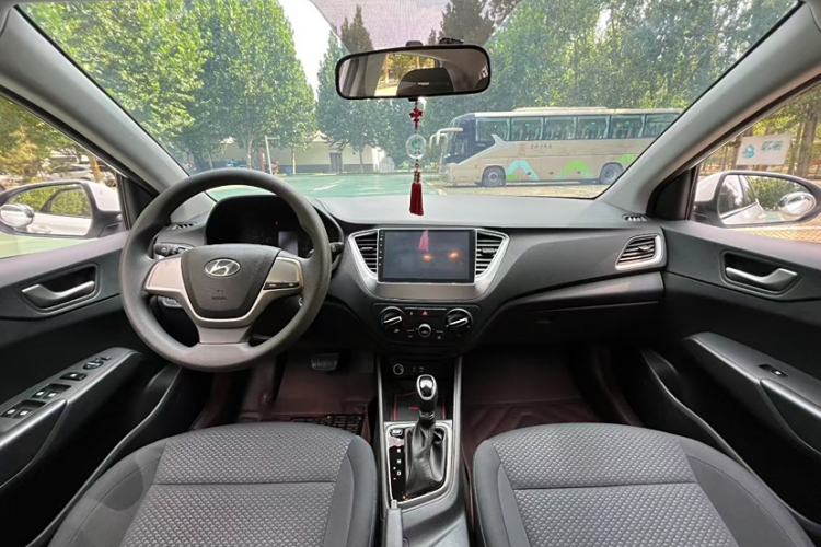 Used Hyundai Verna RV 2017 1.4L Automatic Cool Edition GLS China V Emission Standard Interior 2