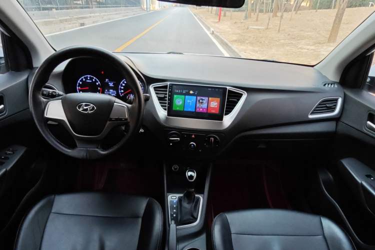 Used Hyundai Verna RV 2017 1.4L Automatic Cool Edition GLS China V Emission Standard Interior 3