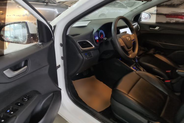 Used Hyundai Verna RV 2017 1.4L Automatic Cool Edition GLS China V Emission Standard Interior 3