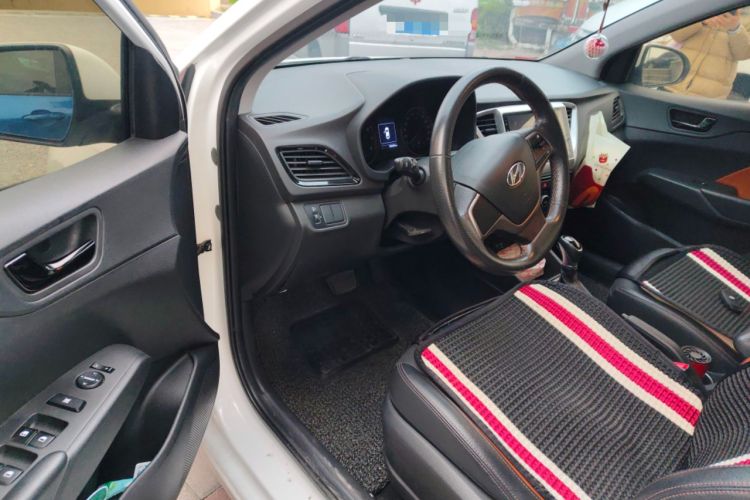 Used Hyundai Verna RV 2017 1.4L Automatic Sport Version National Emission Standard V Interior 3