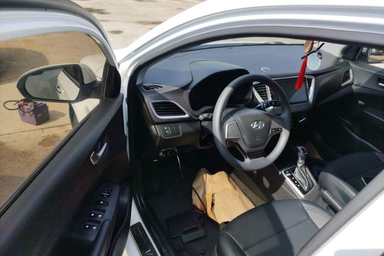 Used Hyundai Verna RV 2017 1.4L Automatic Cool Edition GLS China V Emission Standard Interior 3