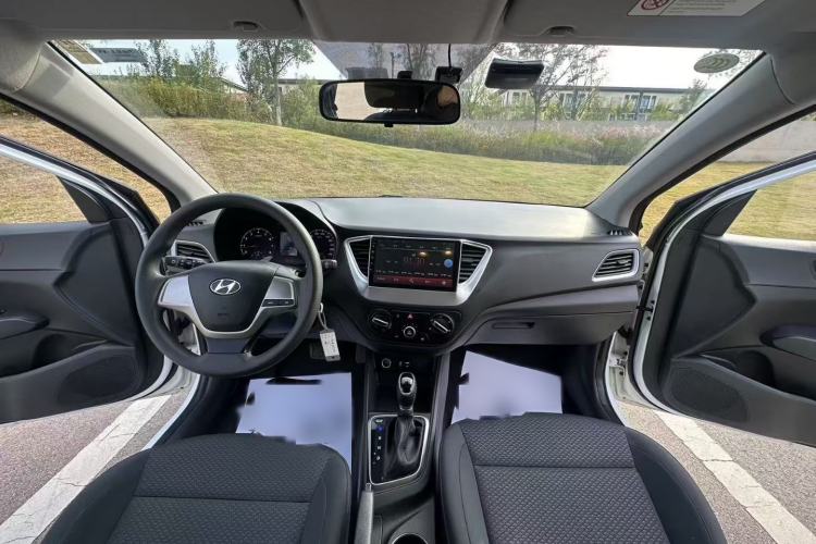 Used Hyundai Verna RV 2017 1.4L Automatic Cool Edition GLS China VI Standard Interior 3