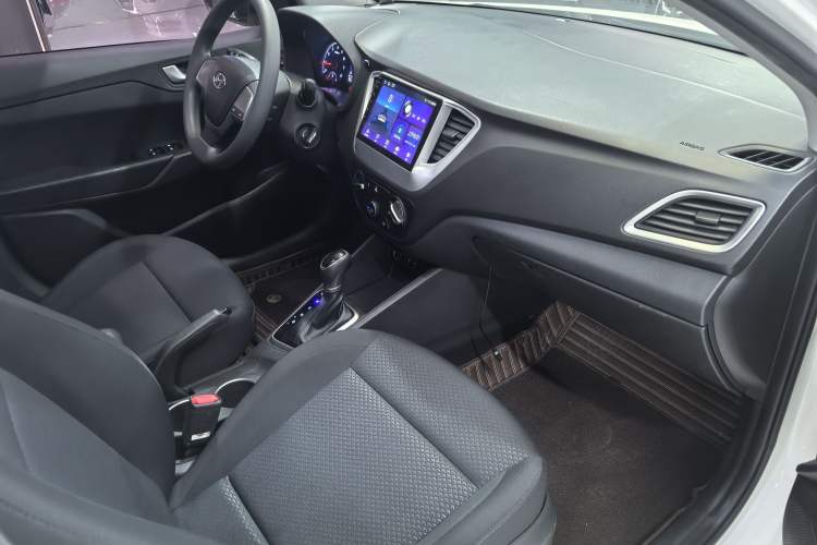 Used Hyundai Verna RV 2017 1.4L Automatic Cool Edition GLS China V Emission Standard Interior 4