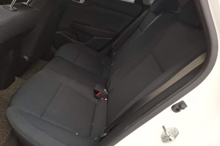 Used Hyundai Verna RV 2017 1.4L Automatic Cool Edition GLS China VI Standard Left Rear Seat