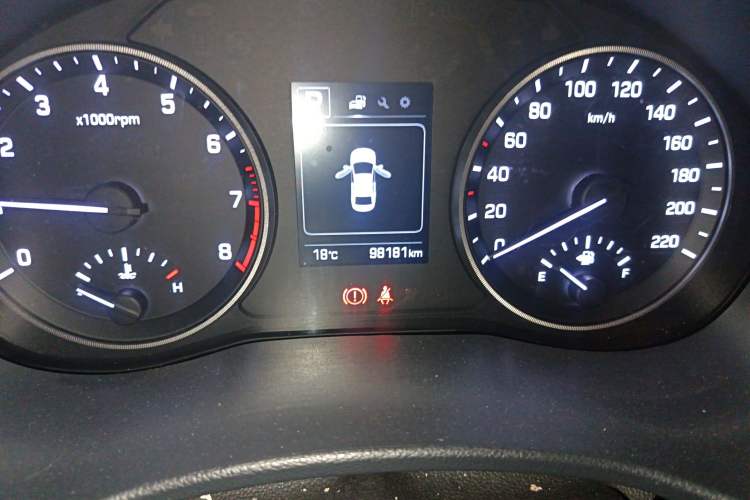 Used Hyundai Verna RV 2017 1.4L Automatic Cool Edition GLS China V Emission Standard Odometer Close Up