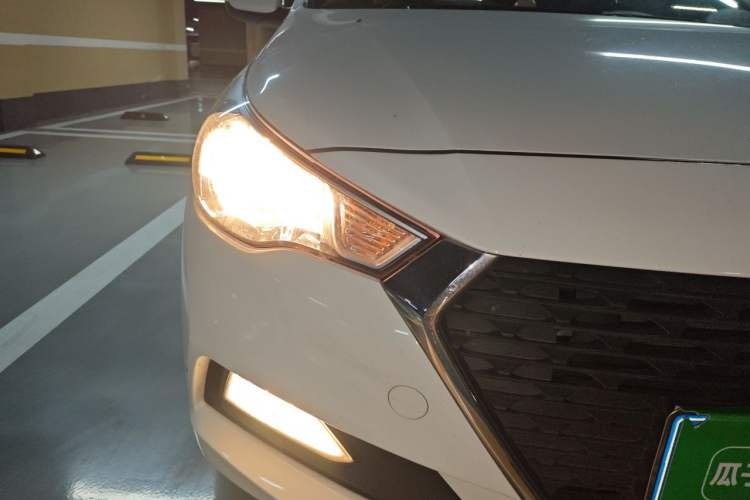 Used Hyundai Verna RV 2017 1.4L Automatic Cool Edition GLS China V Emission Standard Right Front Headlight