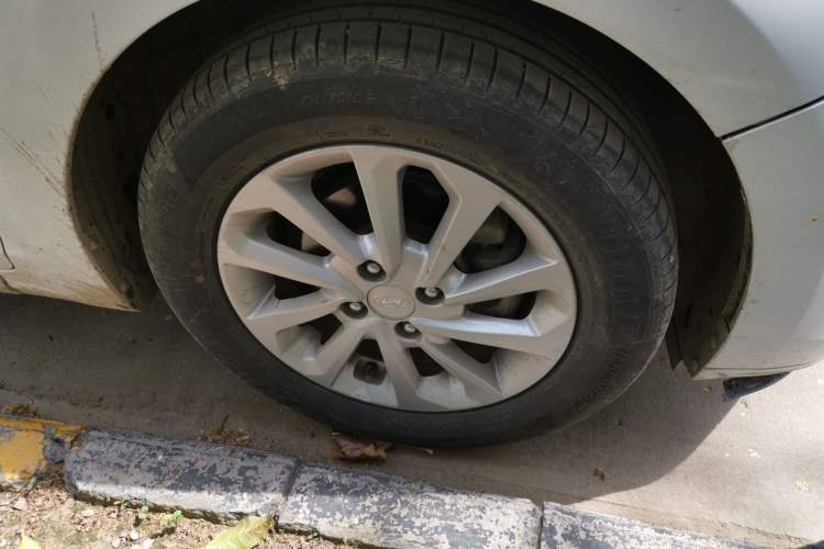 Used Hyundai Verna RV 2017 1.4L Automatic Cool Edition GLS China V Emission Standard Right Front Wheel Hub