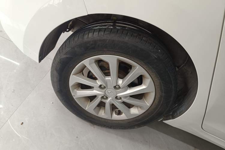 Used Hyundai Verna RV 2017 1.4L Manual Cool Edition GLS China V Emission Standard Right Rear Wheel Hub