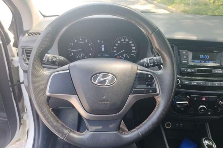 Used Hyundai Verna RV 2017 1.4L Automatic Sport Version National Emission Standard V Steering Wheel