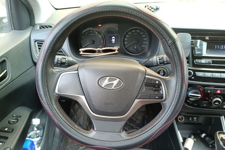 Used Hyundai Verna RV 2017 1.4L Automatic Sport Version National Emission Standard V Steering Wheel