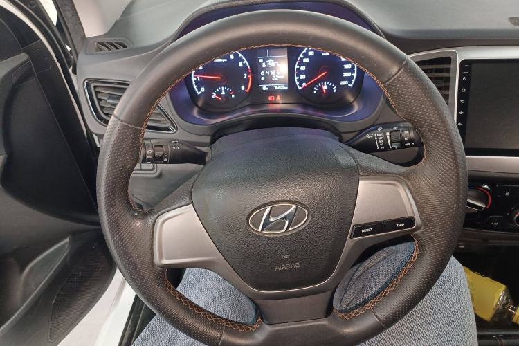 Used Hyundai Verna RV 2017 1.4L Manual Cool Edition GLS China V Emission Standard Steering Wheel