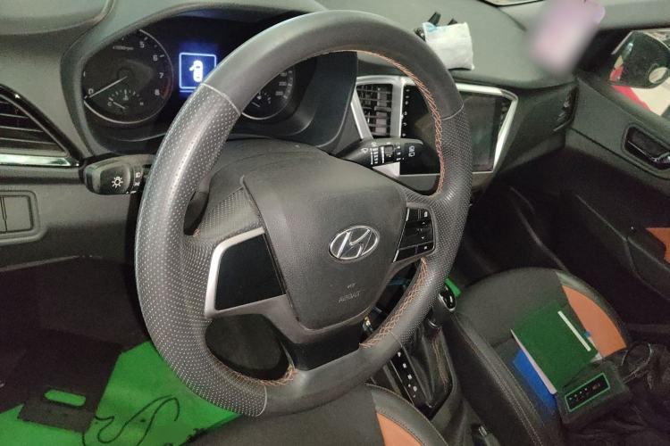 Used Hyundai Verna RV 2017 1.4L Automatic Sport Version National Emission Standard V Steering Wheel