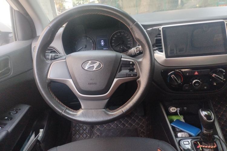 Used Hyundai Verna RV 2017 1.4L Automatic Sport Version National Emission Standard V Steering Wheel