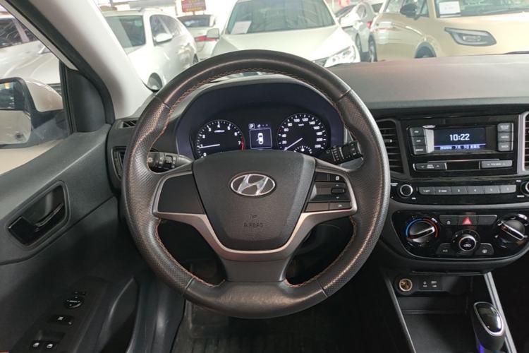 Used Hyundai Verna RV 2017 1.4L Automatic Sport Version National Emission Standard V Steering Wheel