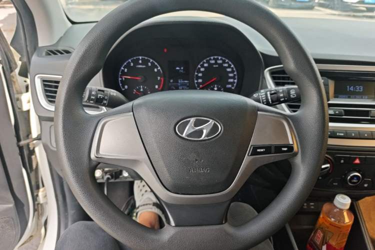 Used Hyundai Verna RV 2017 1.4L Manual Cool Edition GLS China V Emission Standard Steering Wheel