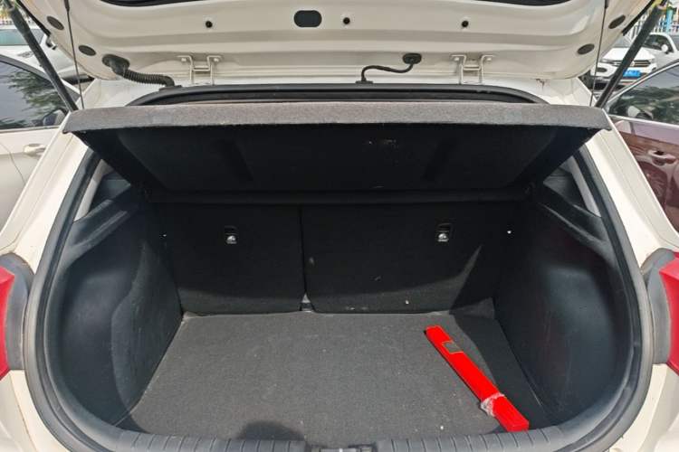 Used Hyundai Verna RV 2017 1.4L Manual Cool Edition GLS China V Emission Standard Trunk