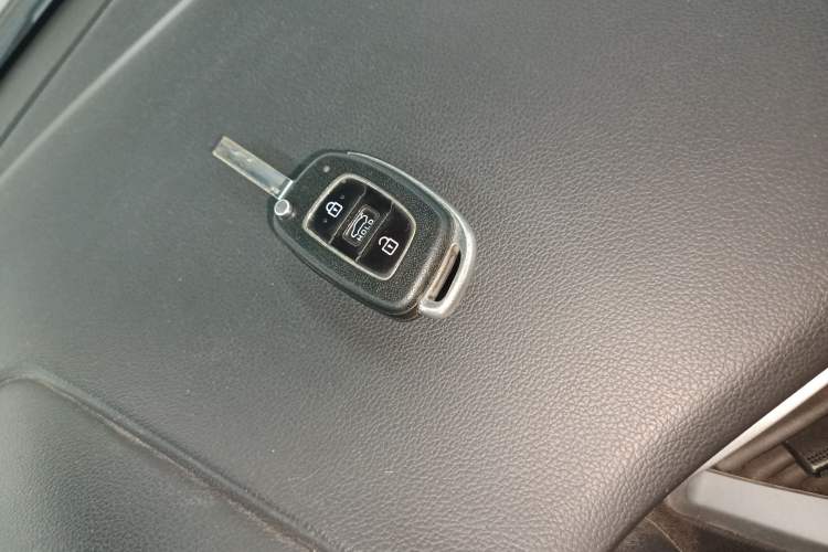 Used Hyundai Verna RV 2017 1.4L Manual Cool Edition GLS China V Emission Standard Vehicle Key