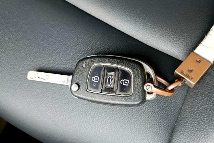 Used Hyundai Verna RV 2017 1.4L Automatic Cool Edition GLS China V Emission Standard Vehicle Key