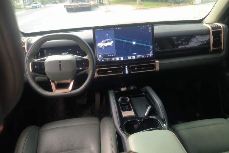 Used iCAR 03 2024 501km Four-wheel Drive Long-range Intelligent Driving Edition Center Console