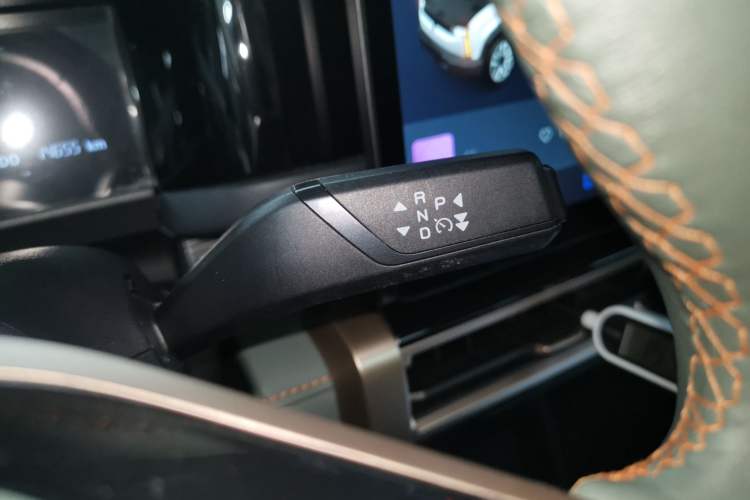Used iCAR 03 2024 401km Two-Wheel Drive Standard Advanced Version Gear Lever