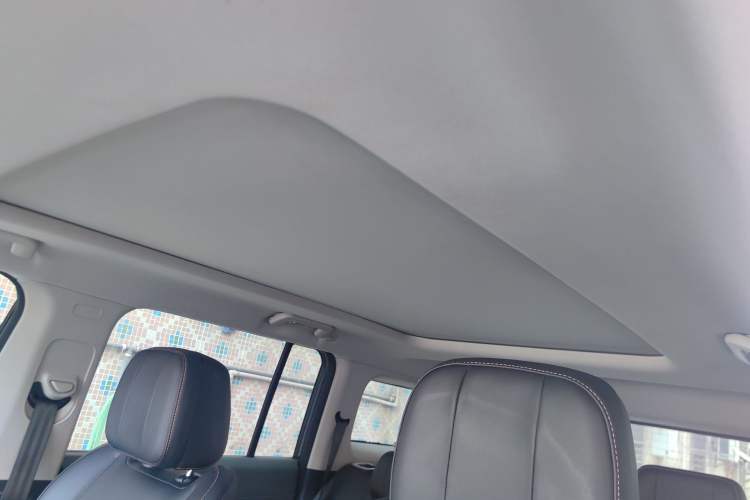 Used iCAR 03 2024 501km Range Two-Wheel Drive Long-Range Smart Trend Edition Headliner