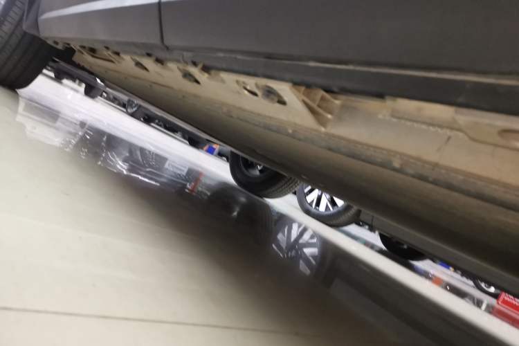 Used iCAR 03 2024 401km Two-Wheel Drive Standard Advanced Version Left Side Sill