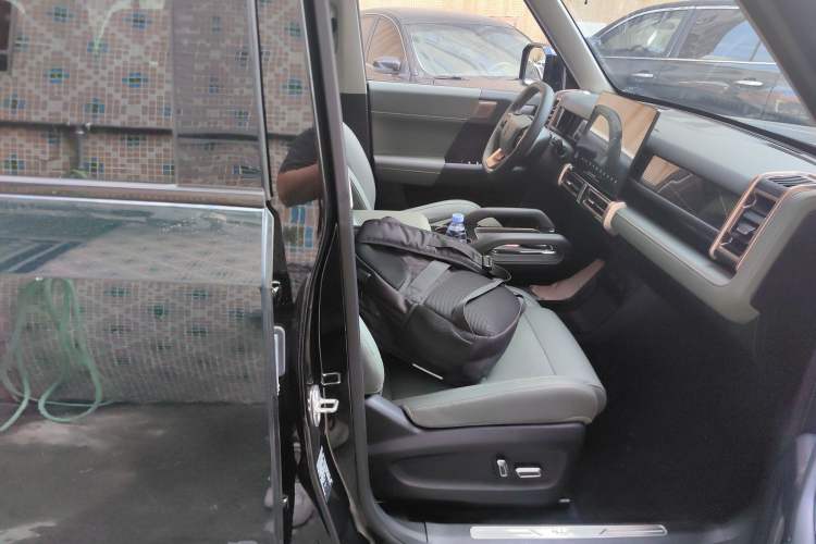 Used iCAR 03 2024 501km Range Two-Wheel Drive Long-Range Smart Trend Edition Right Front Seat
