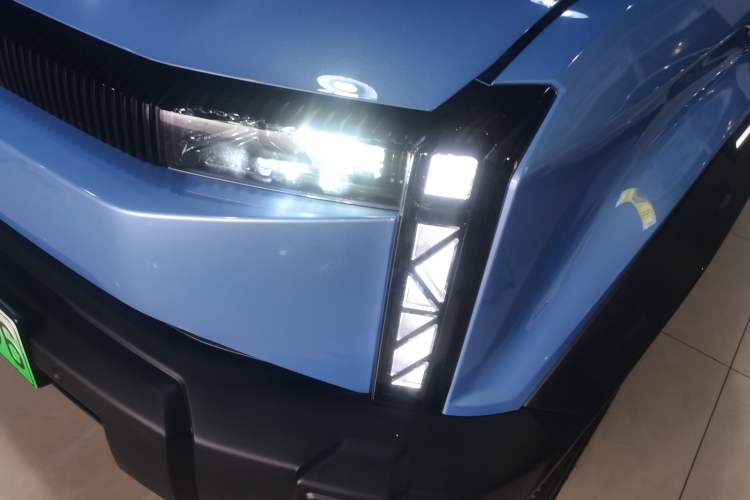 Used iCAR 03 2024 472km Four-Wheel Drive Long-Range Version Left Front Headlight