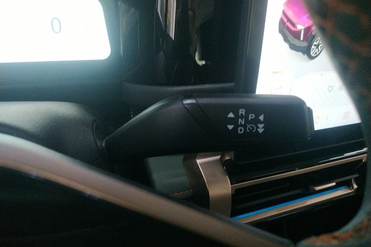 Used iCAR 03 2024 501km Four-wheel Drive Long-Range Advanced Version Gear Lever