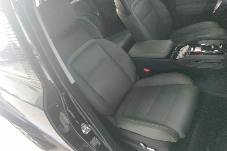 Used iCAR 03 2024 501km Four-wheel Drive Long-Range Advanced Version Right Front Seat
